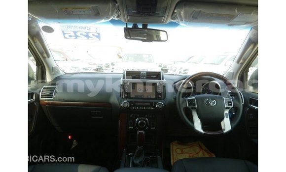 Acheter Import Voiture Toyota Prado Blanc à Import - Dubai, Kampot Province Acheter Import Voiture Toyota Prado Blanc à Import - Dubai, Kampot Province