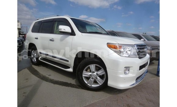 Buy Import Toyota Land Cruiser White Car in Import - Dubai in Kampot Province Buy Import Toyota Land Cruiser White Car in Import - Dubai in Kampot Province