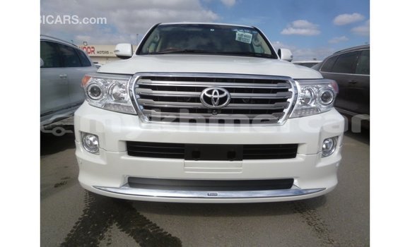 Buy Import Toyota Land Cruiser White Car in Import - Dubai in Kampot Province Buy Import Toyota Land Cruiser White Car in Import - Dubai in Kampot Province
