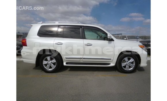 Buy Import Toyota Land Cruiser White Car in Import - Dubai in Kampot Province Buy Import Toyota Land Cruiser White Car in Import - Dubai in Kampot Province