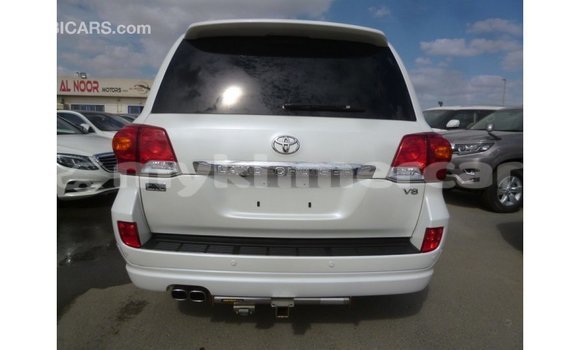 Buy Import Toyota Land Cruiser White Car in Import - Dubai in Kampot Province Buy Import Toyota Land Cruiser White Car in Import - Dubai in Kampot Province