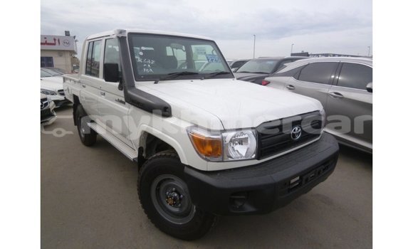Acheter Import Voiture Toyota Land Cruiser Blanc à Import - Dubai, Kampot Province Acheter Import Voiture Toyota Land Cruiser Blanc à Import - Dubai, Kampot Province