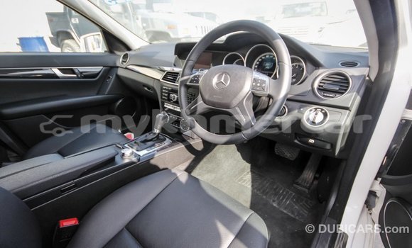 Acheter Import Voiture Mercedes-Benz 200 Blanc à Import - Dubai, Kampot Province Acheter Import Voiture Mercedes-Benz 200 Blanc à Import - Dubai, Kampot Province