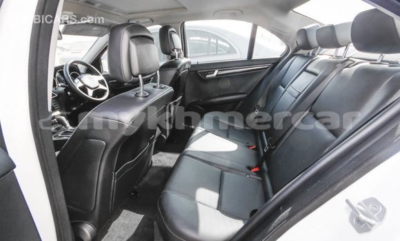 Acheter Import Voiture Mercedes-Benz 200 Blanc à Import - Dubai, Kampot Province Acheter Import Voiture Mercedes-Benz 200 Blanc à Import - Dubai, Kampot Province