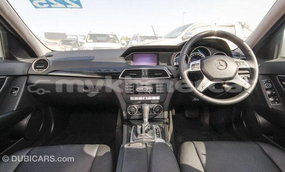 Acheter Import Voiture Mercedes-Benz 200 Blanc à Import - Dubai, Kampot Province Acheter Import Voiture Mercedes-Benz 200 Blanc à Import - Dubai, Kampot Province