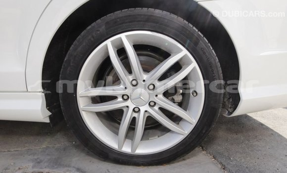 Acheter Import Voiture Mercedes-Benz 200 Blanc à Import - Dubai, Kampot Province Acheter Import Voiture Mercedes-Benz 200 Blanc à Import - Dubai, Kampot Province