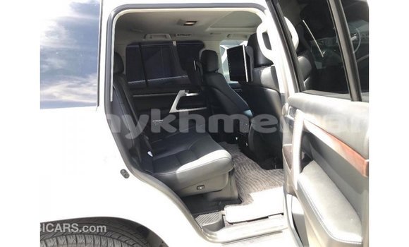 ទិញ នាំចូល Toyota Land Cruiser White ឡាន} ក្នុង Import - Dubai ក្នុង Kampot Province ទិញ នាំចូល Toyota Land Cruiser White ឡាន} ក្នុង Import - Dubai ក្នុង Kampot Province