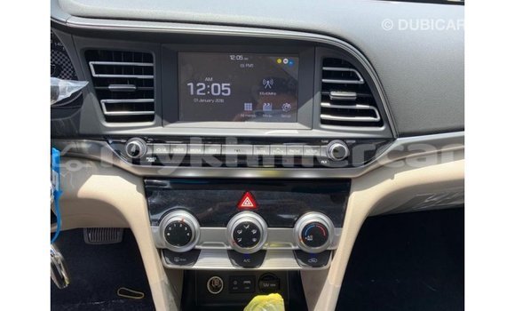 Acheter Import Voiture Hyundai Elantra Blanc à Import - Dubai, Kampot Province Acheter Import Voiture Hyundai Elantra Blanc à Import - Dubai, Kampot Province