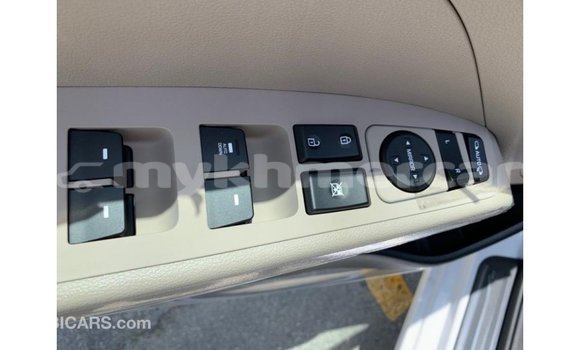 Acheter Import Voiture Hyundai Elantra Blanc à Import - Dubai, Kampot Province Acheter Import Voiture Hyundai Elantra Blanc à Import - Dubai, Kampot Province