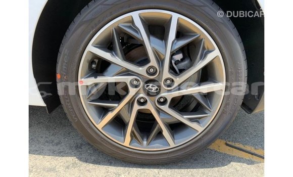 Acheter Import Voiture Hyundai Elantra Blanc à Import - Dubai, Kampot Province Acheter Import Voiture Hyundai Elantra Blanc à Import - Dubai, Kampot Province