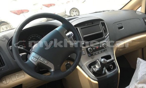 Acheter Import Voiture Hyundai Accent Blanc à Import - Dubai, Kampot Province Acheter Import Voiture Hyundai Accent Blanc à Import - Dubai, Kampot Province