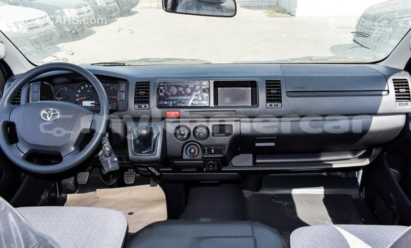 Acheter Import Voiture Toyota Hiace Blanc à Import - Dubai, Kampot Province Acheter Import Voiture Toyota Hiace Blanc à Import - Dubai, Kampot Province