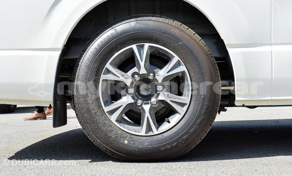 Acheter Import Voiture Toyota Hiace Blanc à Import - Dubai, Kampot Province Acheter Import Voiture Toyota Hiace Blanc à Import - Dubai, Kampot Province