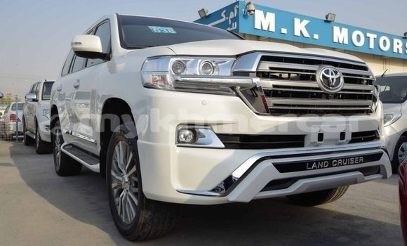 Buy Import Toyota Land Cruiser White Car in Import - Dubai in Kampot Province Buy Import Toyota Land Cruiser White Car in Import - Dubai in Kampot Province