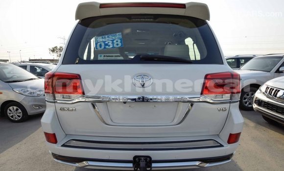 Buy Import Toyota Land Cruiser White Car in Import - Dubai in Kampot Province Buy Import Toyota Land Cruiser White Car in Import - Dubai in Kampot Province