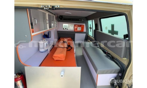 Acheter Import Voiture Toyota Land Cruiser Blanc à Import - Dubai, Kampot Province Acheter Import Voiture Toyota Land Cruiser Blanc à Import - Dubai, Kampot Province