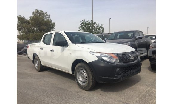 Buy Import Mitsubishi L200 White Car in Import - Dubai in Kampot Province