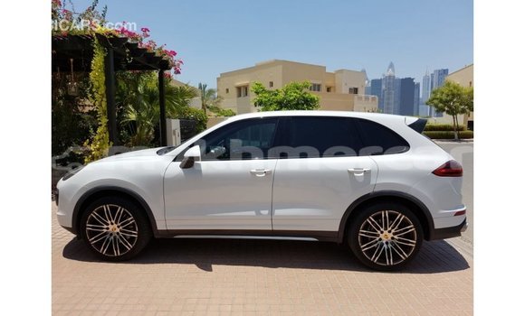 Acheter Import Voiture Porsche Cayenne Blanc à Import - Dubai, Kampot Province Acheter Import Voiture Porsche Cayenne Blanc à Import - Dubai, Kampot Province