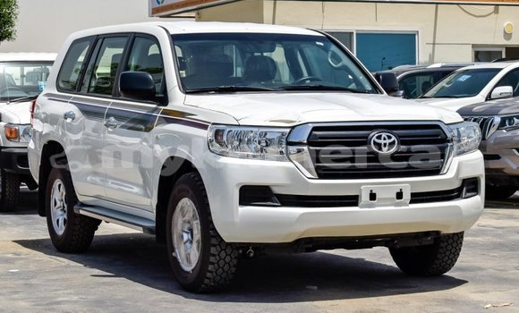 Buy New Toyota Land Cruiser White Car in Amleang in Kampong Speu Province Buy New Toyota Land Cruiser White Car in Amleang in Kampong Speu Province