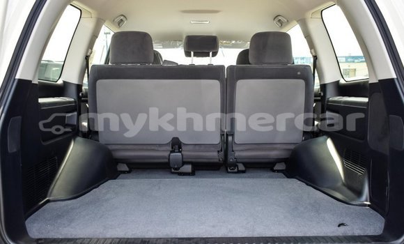Buy New Toyota Land Cruiser White Car in Amleang in Kampong Speu Province Buy New Toyota Land Cruiser White Car in Amleang in Kampong Speu Province