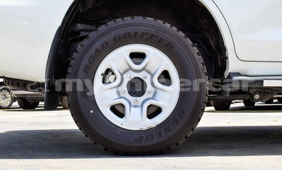 Buy New Toyota Land Cruiser White Car in Amleang in Kampong Speu Province Buy New Toyota Land Cruiser White Car in Amleang in Kampong Speu Province