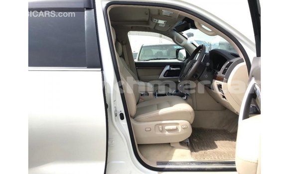 Buy Import Toyota Land Cruiser White Car in Import - Dubai in Kampot Province Buy Import Toyota Land Cruiser White Car in Import - Dubai in Kampot Province