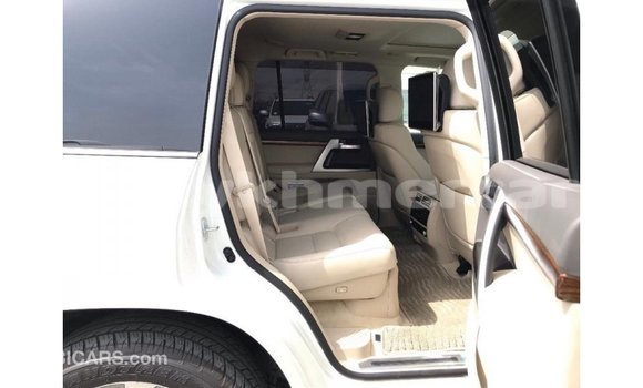 Buy Import Toyota Land Cruiser White Car in Import - Dubai in Kampot Province Buy Import Toyota Land Cruiser White Car in Import - Dubai in Kampot Province