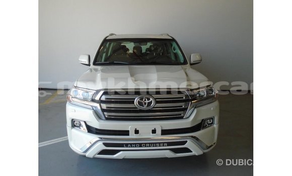 Acheter Import Voiture Toyota Land Cruiser Blanc à Import - Dubai, Kampot Province Acheter Import Voiture Toyota Land Cruiser Blanc à Import - Dubai, Kampot Province