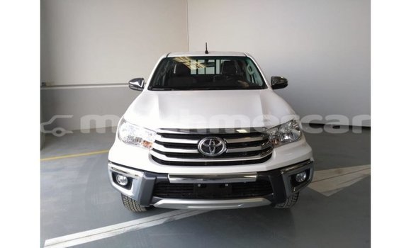 Acheter Import Voiture Toyota Hilux Blanc à Import - Dubai, Kampot Province Acheter Import Voiture Toyota Hilux Blanc à Import - Dubai, Kampot Province
