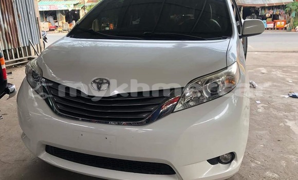 Acheter Occasion Voiture Toyota Sienna Blanc à Phnom Penh, Phnom Penh Acheter Occasion Voiture Toyota Sienna Blanc à Phnom Penh, Phnom Penh