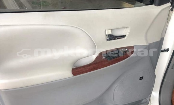 Acheter Occasion Voiture Toyota Sienna Blanc à Phnom Penh, Phnom Penh Acheter Occasion Voiture Toyota Sienna Blanc à Phnom Penh, Phnom Penh