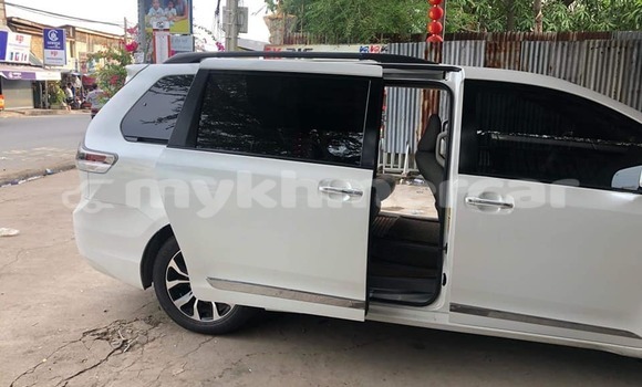 Acheter Occasion Voiture Toyota Sienna Blanc à Phnom Penh, Phnom Penh Acheter Occasion Voiture Toyota Sienna Blanc à Phnom Penh, Phnom Penh