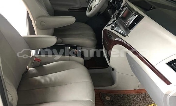 Acheter Occasion Voiture Toyota Sienna Blanc à Phnom Penh, Phnom Penh Acheter Occasion Voiture Toyota Sienna Blanc à Phnom Penh, Phnom Penh