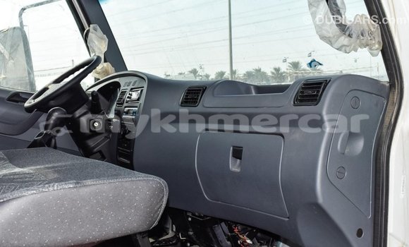 Acheter Import Voiture Mercedes-Benz 190 (W201) Blanc à Import - Dubai, Kampot Province Acheter Import Voiture Mercedes-Benz 190 (W201) Blanc à Import - Dubai, Kampot Province