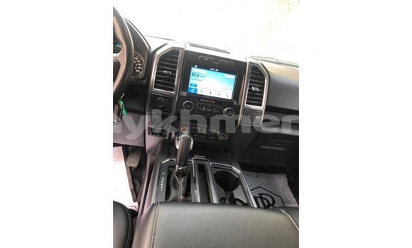 Acheter Import Voiture Ford Club Wagon Blanc à Import - Dubai, Kampot Province Acheter Import Voiture Ford Club Wagon Blanc à Import - Dubai, Kampot Province