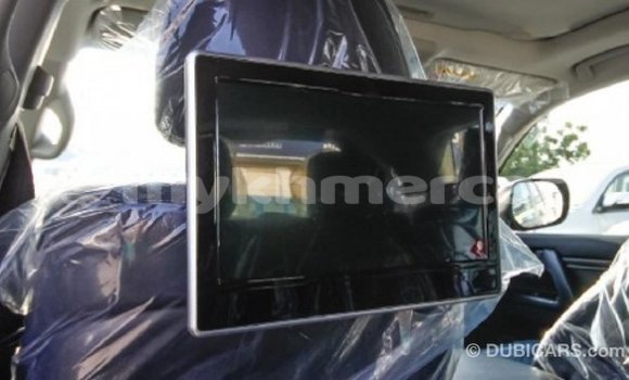 Acheter Import Voiture Toyota Land Cruiser Blanc à Import - Dubai, Kampot Province Acheter Import Voiture Toyota Land Cruiser Blanc à Import - Dubai, Kampot Province