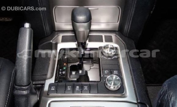 Acheter Import Voiture Toyota Land Cruiser Blanc à Import - Dubai, Kampot Province Acheter Import Voiture Toyota Land Cruiser Blanc à Import - Dubai, Kampot Province