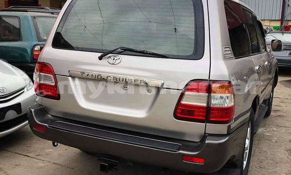 Buy Used Toyota Land Cruiser Silver Car in Phnom Penh in Phnom Penh Buy Used Toyota Land Cruiser Silver Car in Phnom Penh in Phnom Penh
