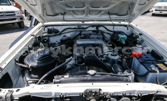 Buy New Toyota Land Cruiser White Car in Amleang in Kampong Speu Province Buy New Toyota Land Cruiser White Car in Amleang in Kampong Speu Province