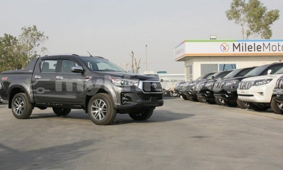 Buy New Toyota Hilux Silver Car in Amleang in Kampong Speu Province Buy New Toyota Hilux Silver Car in Amleang in Kampong Speu Province