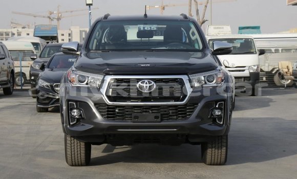 Buy New Toyota Hilux Silver Car in Amleang in Kampong Speu Province Buy New Toyota Hilux Silver Car in Amleang in Kampong Speu Province