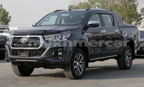 Buy New Toyota Hilux Silver Car in Amleang in Kampong Speu Province Buy New Toyota Hilux Silver Car in Amleang in Kampong Speu Province