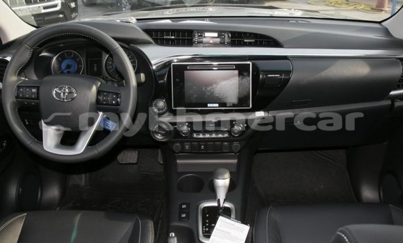 Buy New Toyota Hilux Silver Car in Amleang in Kampong Speu Province Buy New Toyota Hilux Silver Car in Amleang in Kampong Speu Province