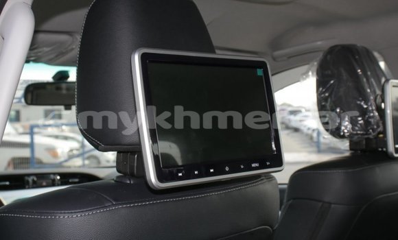 Buy New Toyota Hilux Silver Car in Amleang in Kampong Speu Province Buy New Toyota Hilux Silver Car in Amleang in Kampong Speu Province