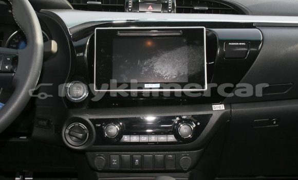 Buy New Toyota Hilux Silver Car in Amleang in Kampong Speu Province Buy New Toyota Hilux Silver Car in Amleang in Kampong Speu Province