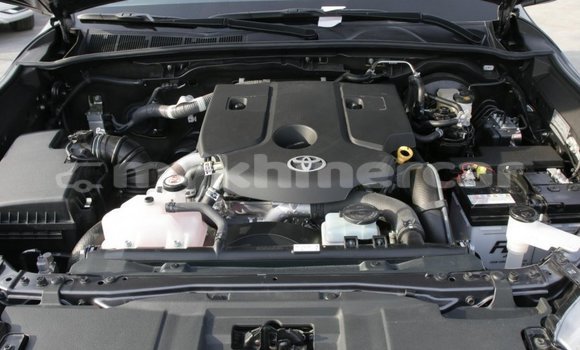 Buy New Toyota Hilux Silver Car in Amleang in Kampong Speu Province Buy New Toyota Hilux Silver Car in Amleang in Kampong Speu Province