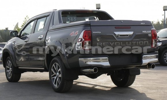 Buy New Toyota Hilux Silver Car in Amleang in Kampong Speu Province Buy New Toyota Hilux Silver Car in Amleang in Kampong Speu Province