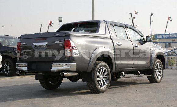 Buy New Toyota Hilux Silver Car in Amleang in Kampong Speu Province Buy New Toyota Hilux Silver Car in Amleang in Kampong Speu Province