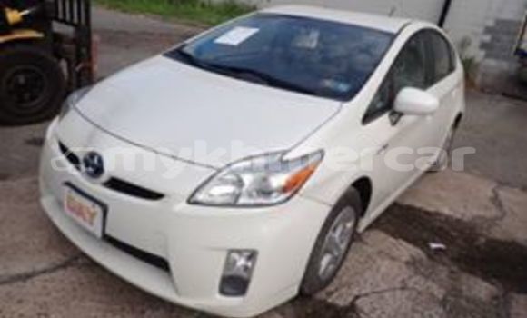 Buy Used Toyota Prius White Car in Phnom Penh in Phnom Penh Buy Used Toyota Prius White Car in Phnom Penh in Phnom Penh