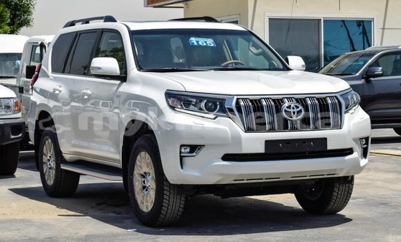 Buy New Toyota Land Cruiser Prado White Car in Amleang in Kampong Speu Province Buy New Toyota Land Cruiser Prado White Car in Amleang in Kampong Speu Province